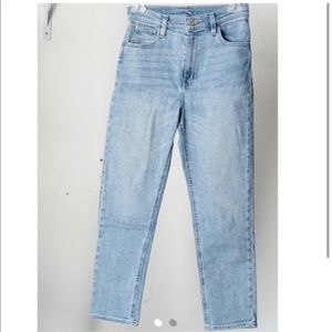 BDG 3/4 cropped light blue jeans